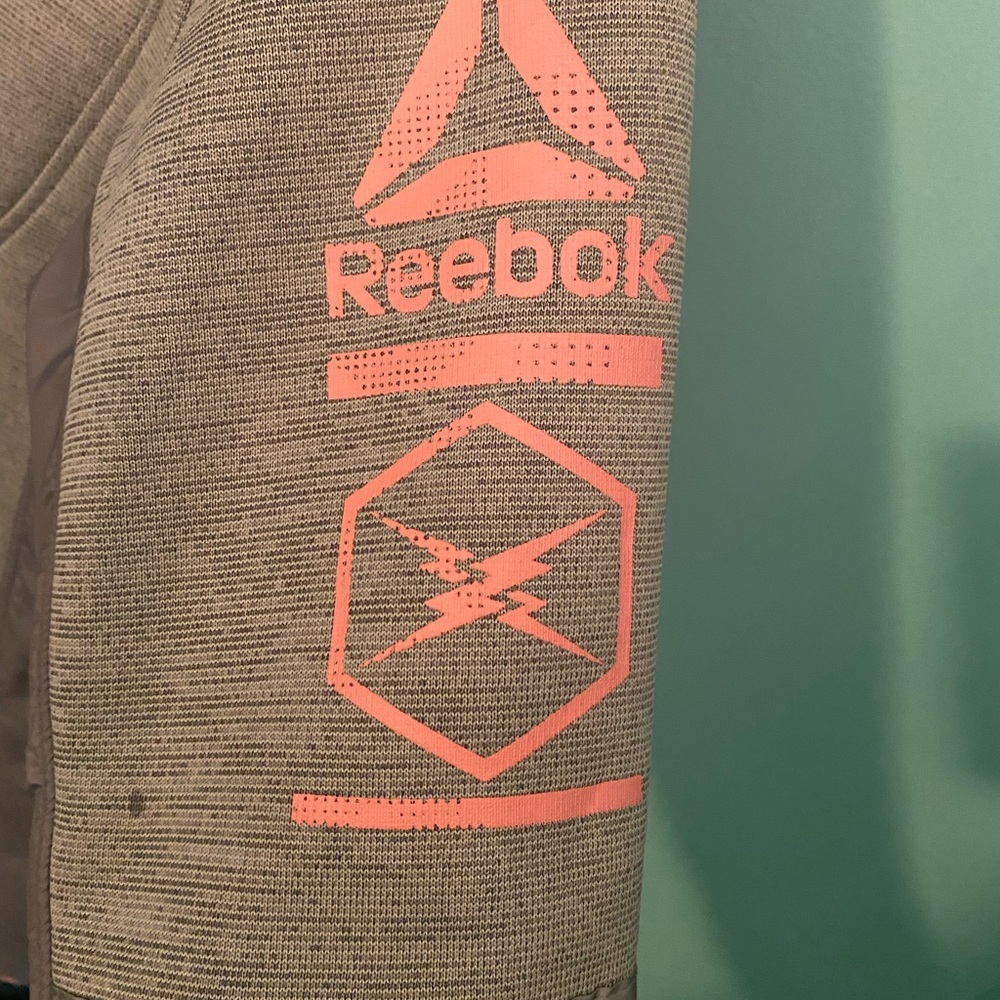 Woman’s Reebok jacket size large - Picture 2 of 4